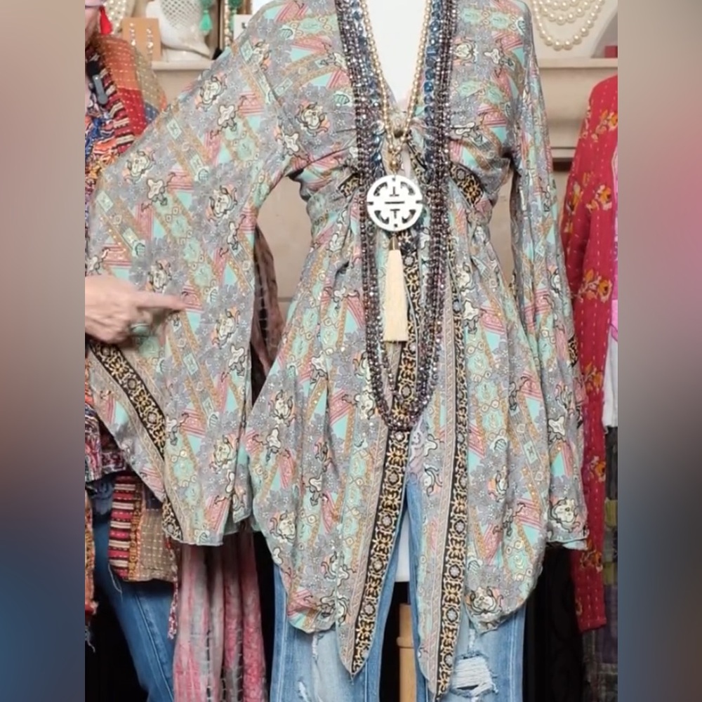 Angel topper Colorful Kimono-Style Jacket. Wear over dress, camis and jeans .